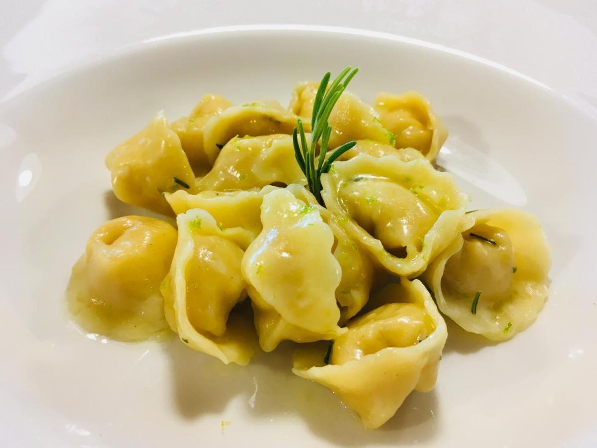 Il Paradello Albergo Ristorante Porto Levante Exterior foto