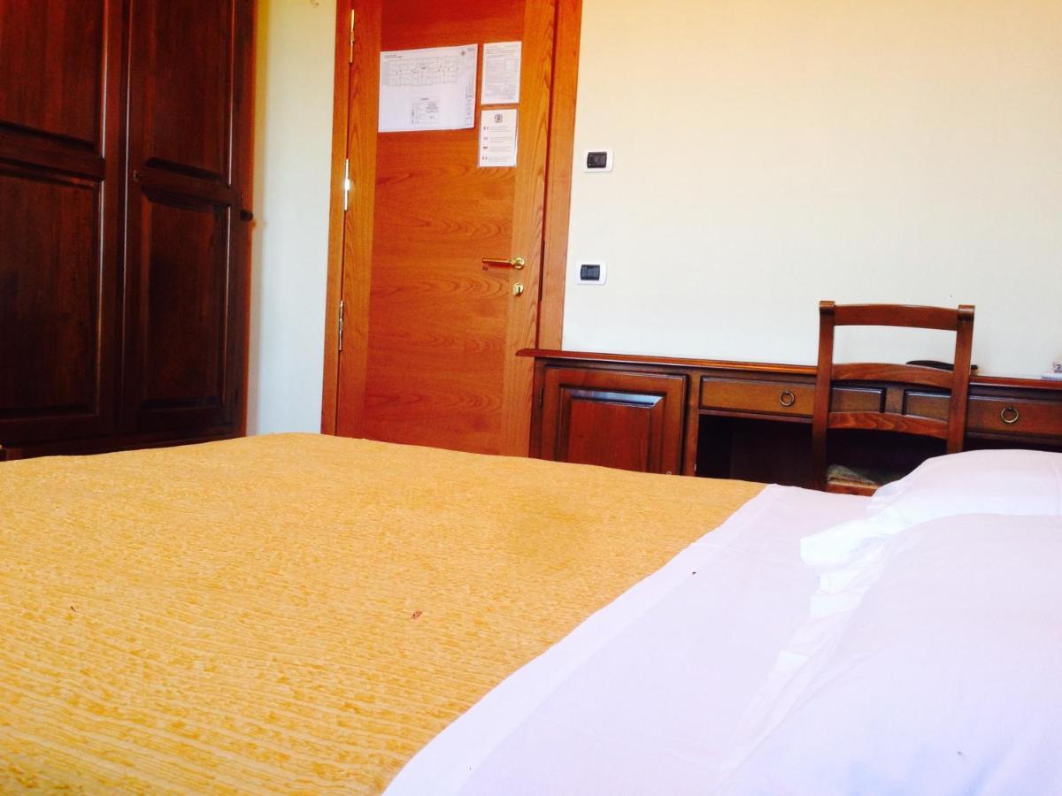 Il Paradello Albergo Ristorante Porto Levante Zimmer foto